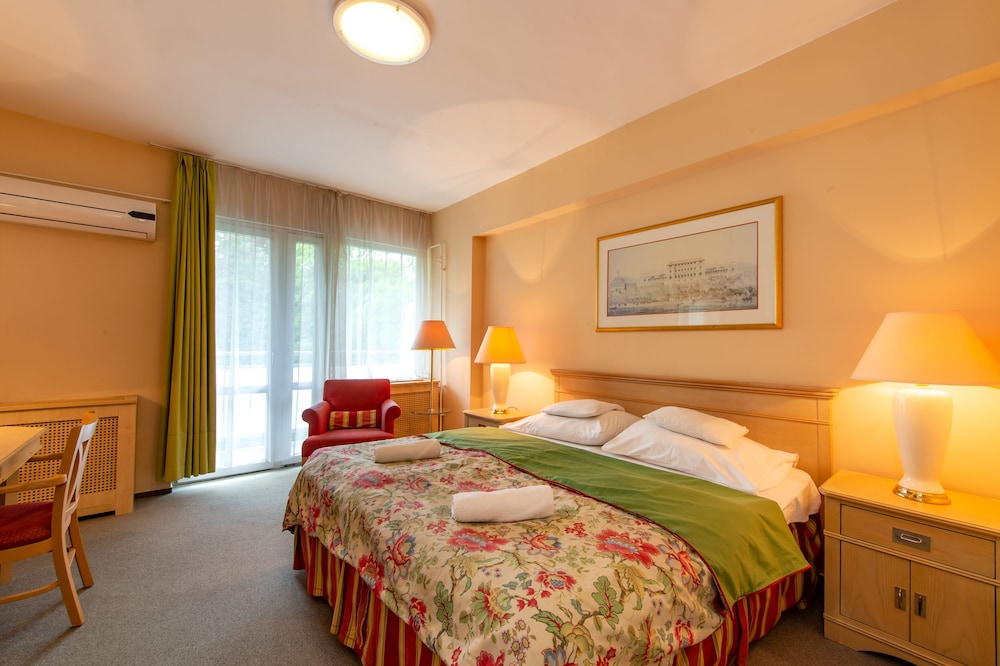 CE Quelle Hotel 12/41
