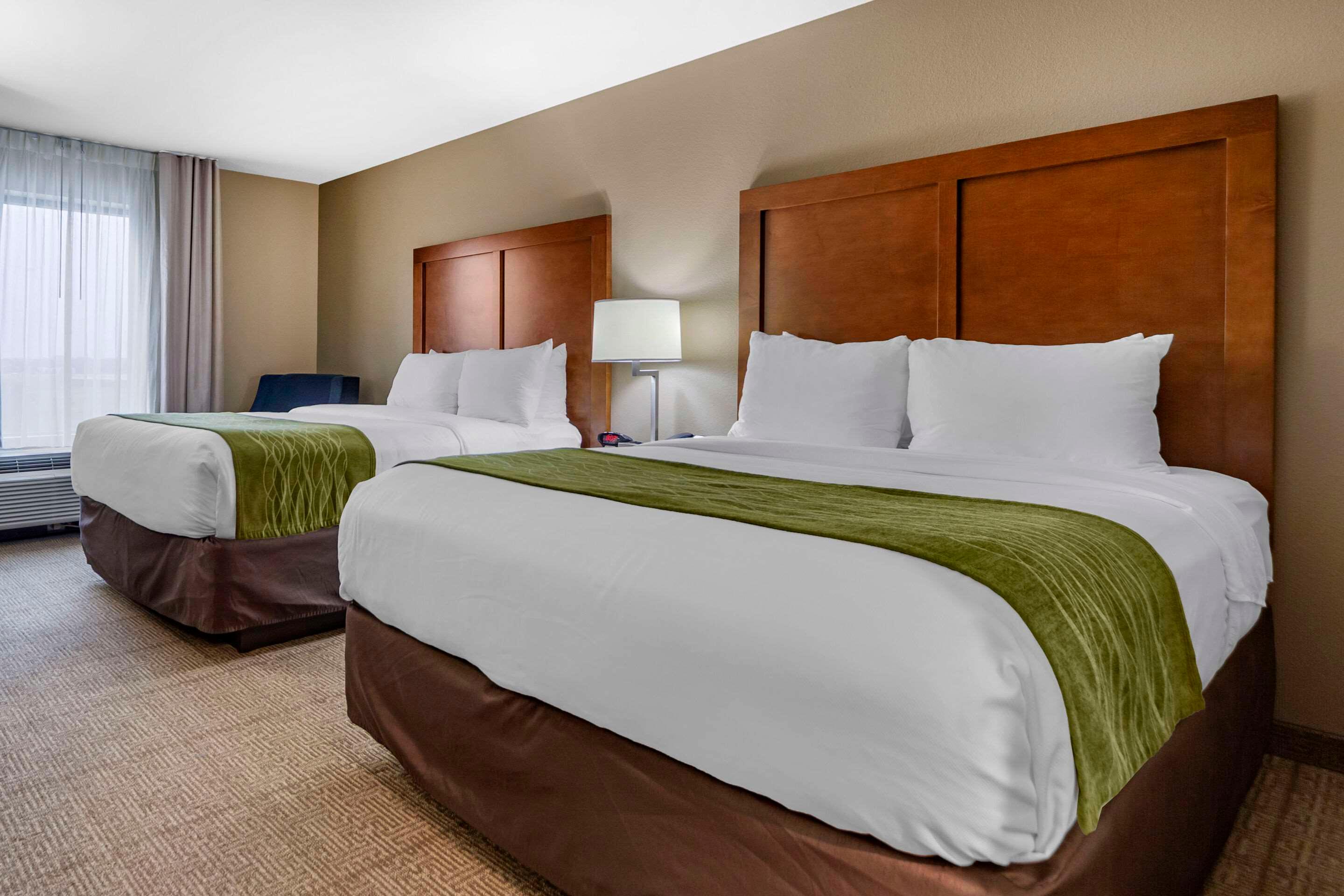 Room, Quadruple, Queen Bed, Accessible