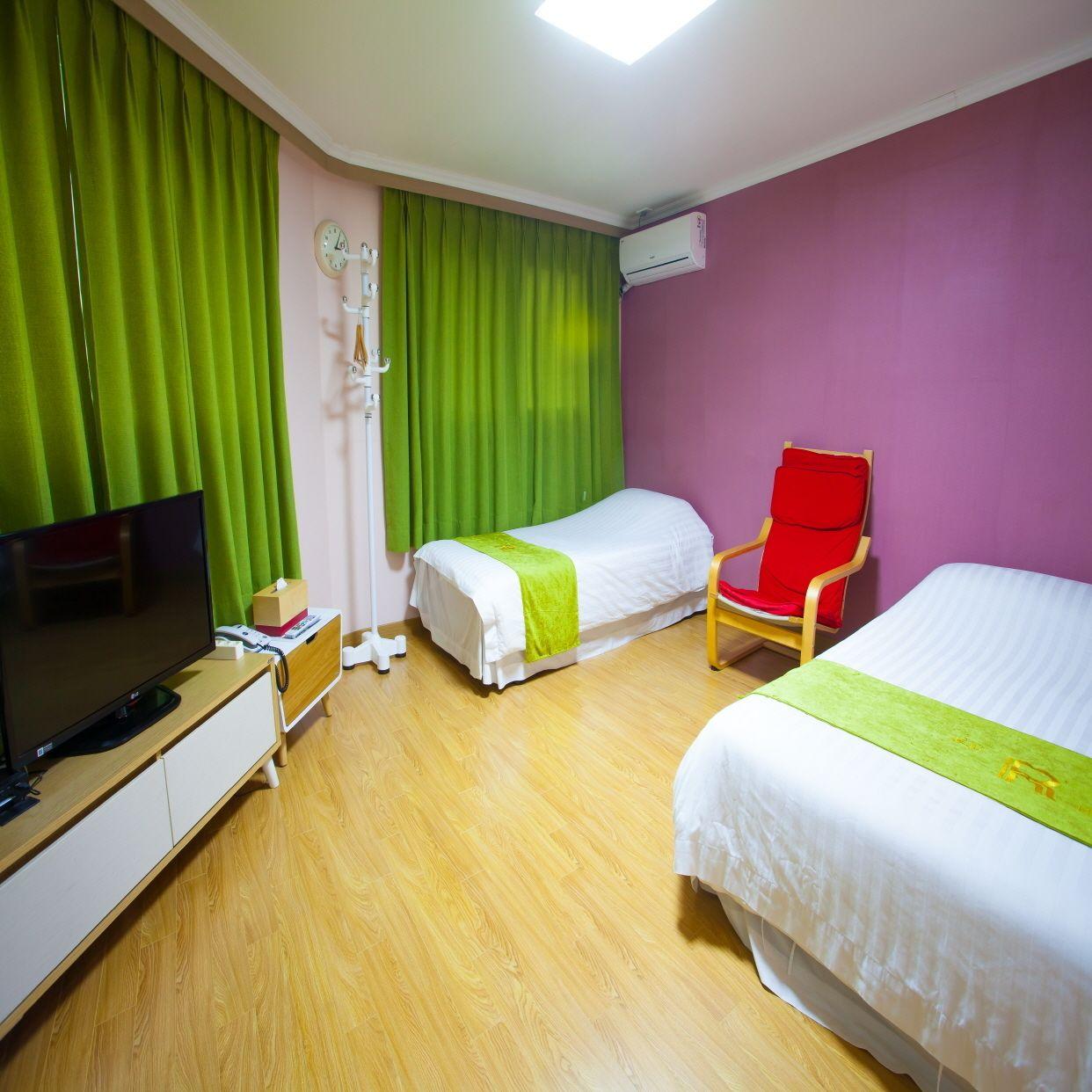 Room, Triple
