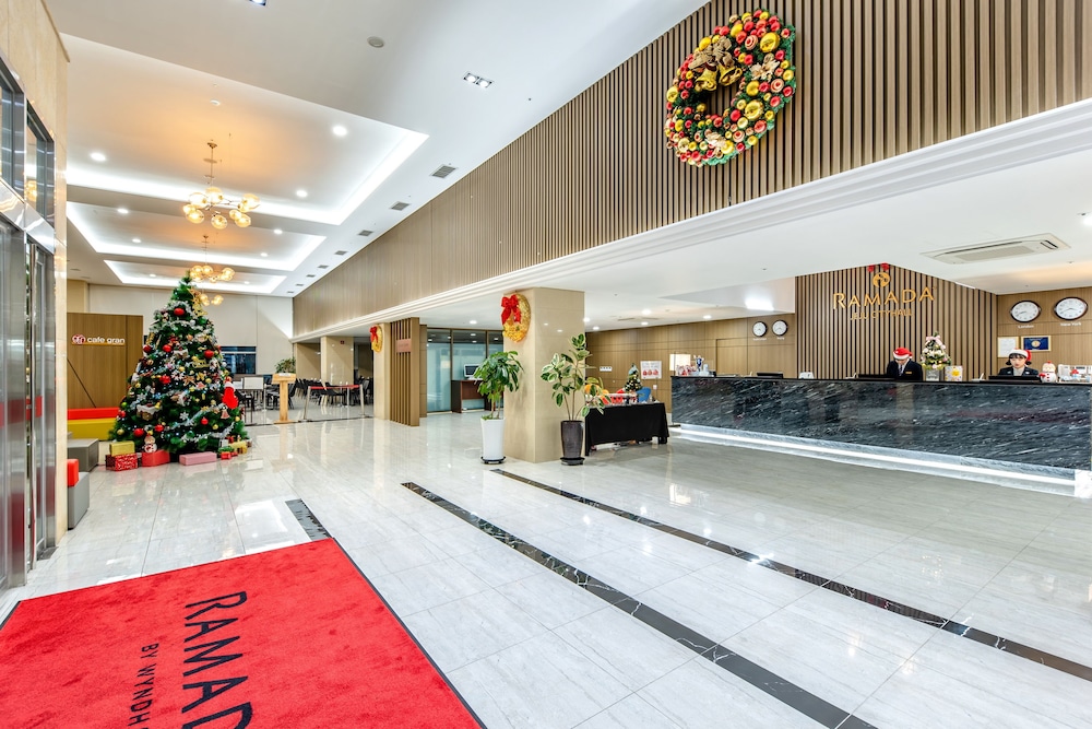 Lobby at Ramada by Wyndham Jeju City Hall, JEJU