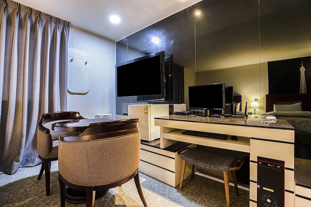 Amourex Hotel 46/49