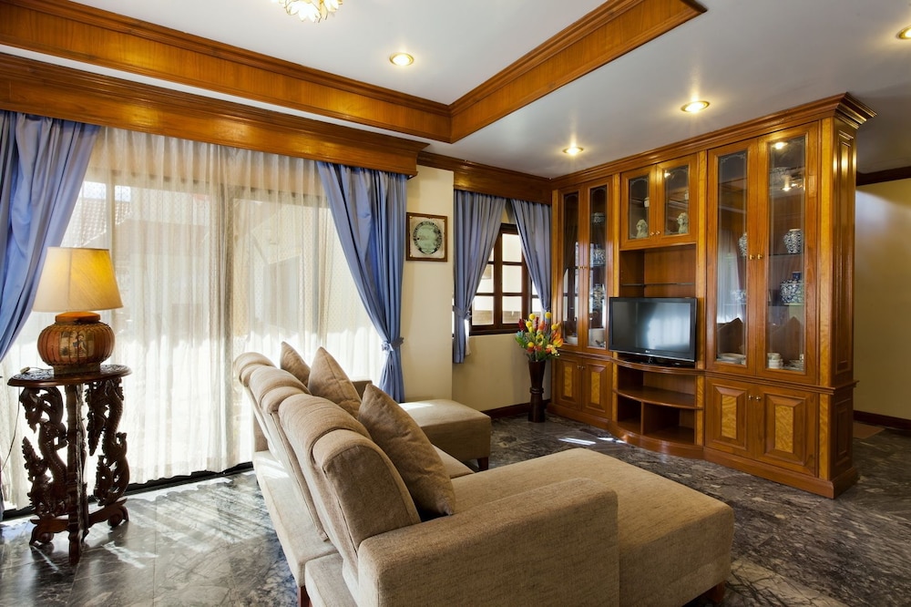 ROYAL PRINCE RESIDENCE 32/50