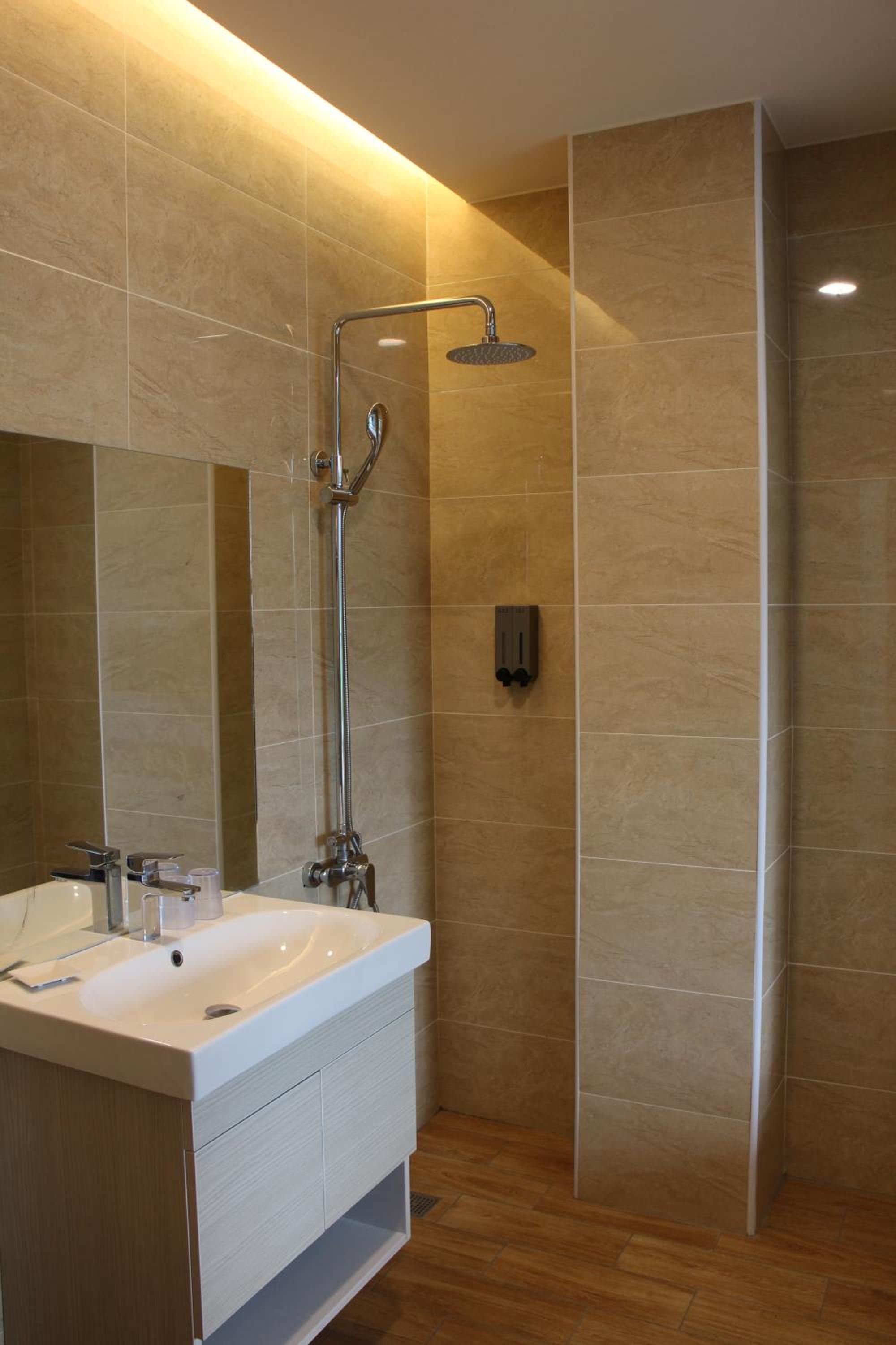 Standard, Double Bed, No Window، Starry Inn 4/6