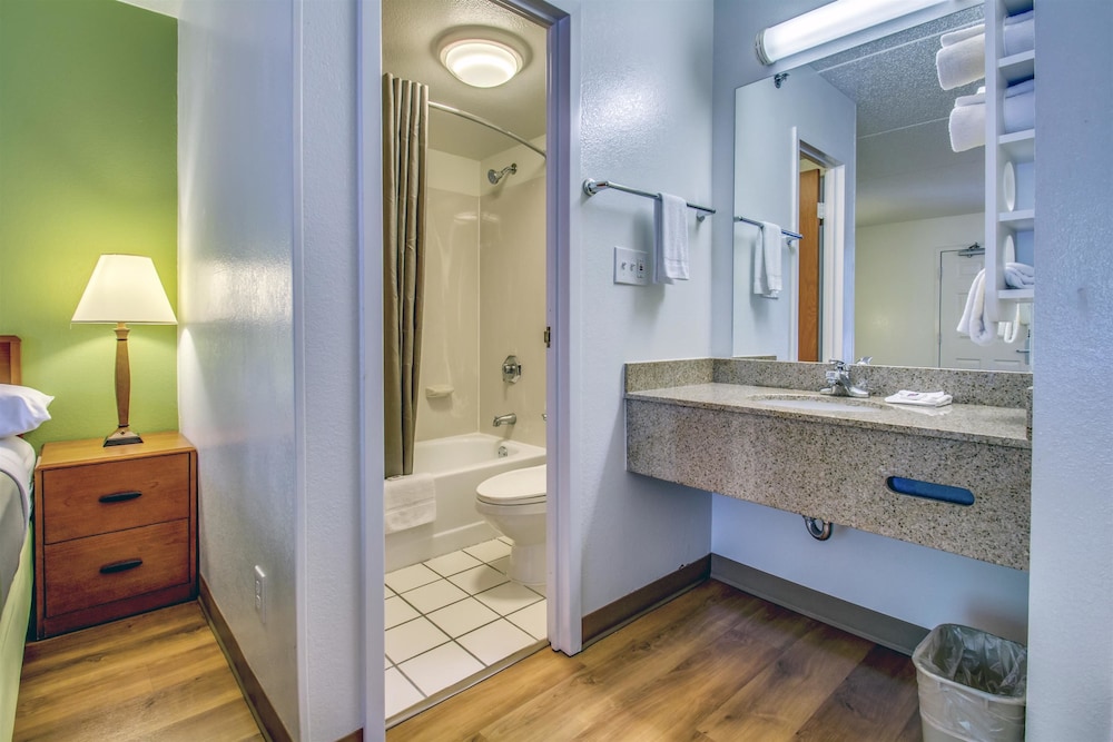 Motel6 Buffalo, NY - Airport - Williamsville 28/51