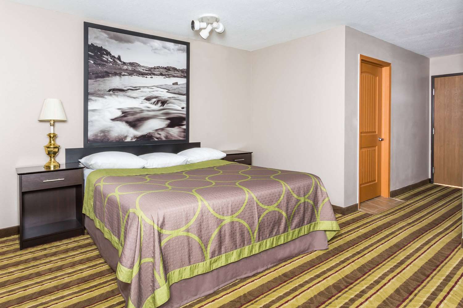 Super 8 By Wyndham Rock Springs 2/11
