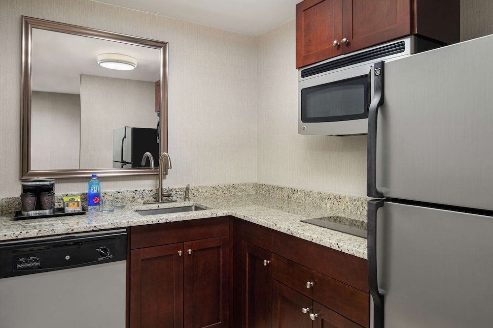 DoubleTree Suites by Hilton Charlotte SouthPark 9/60