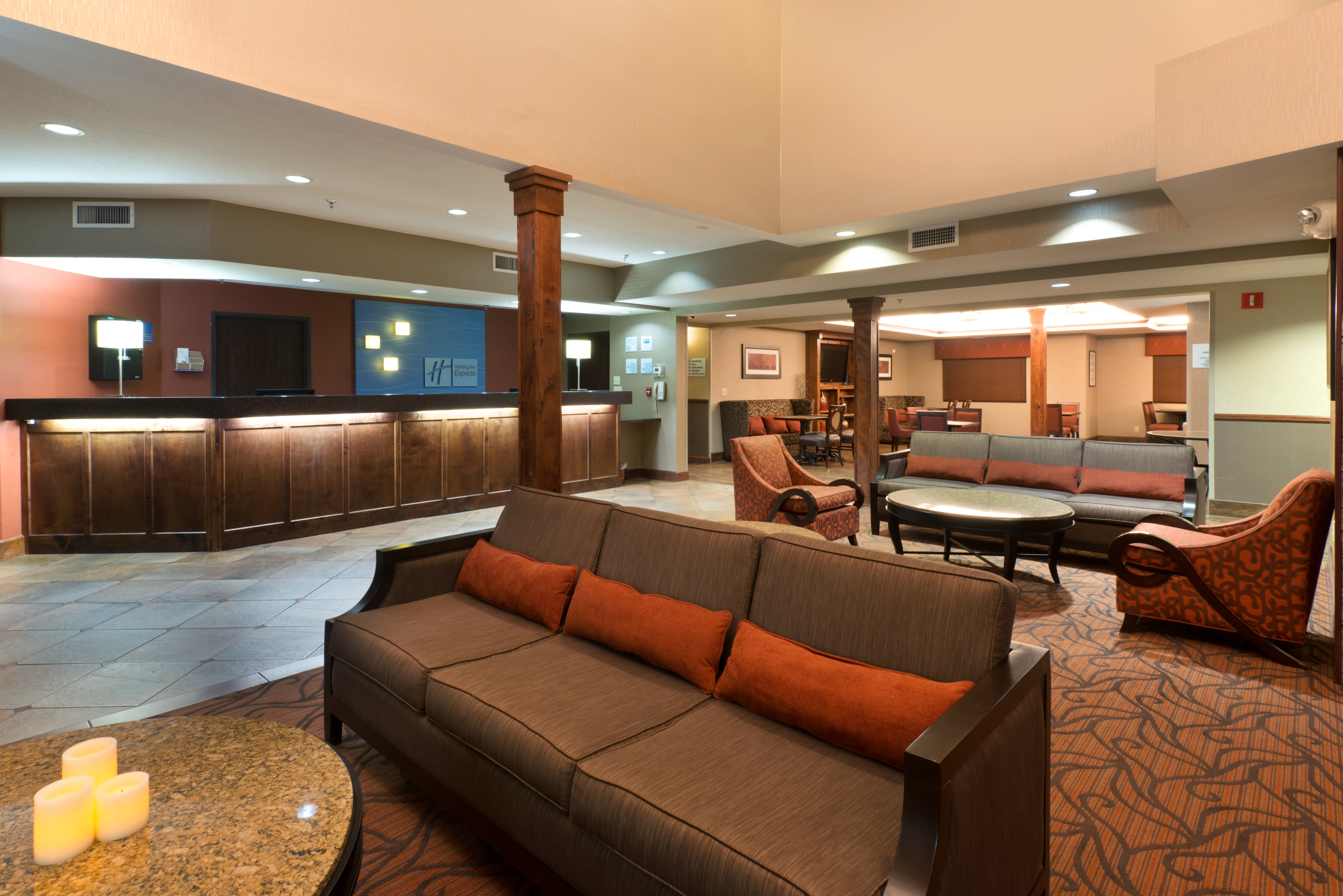 Holiday Inn Express Show Low 29/47