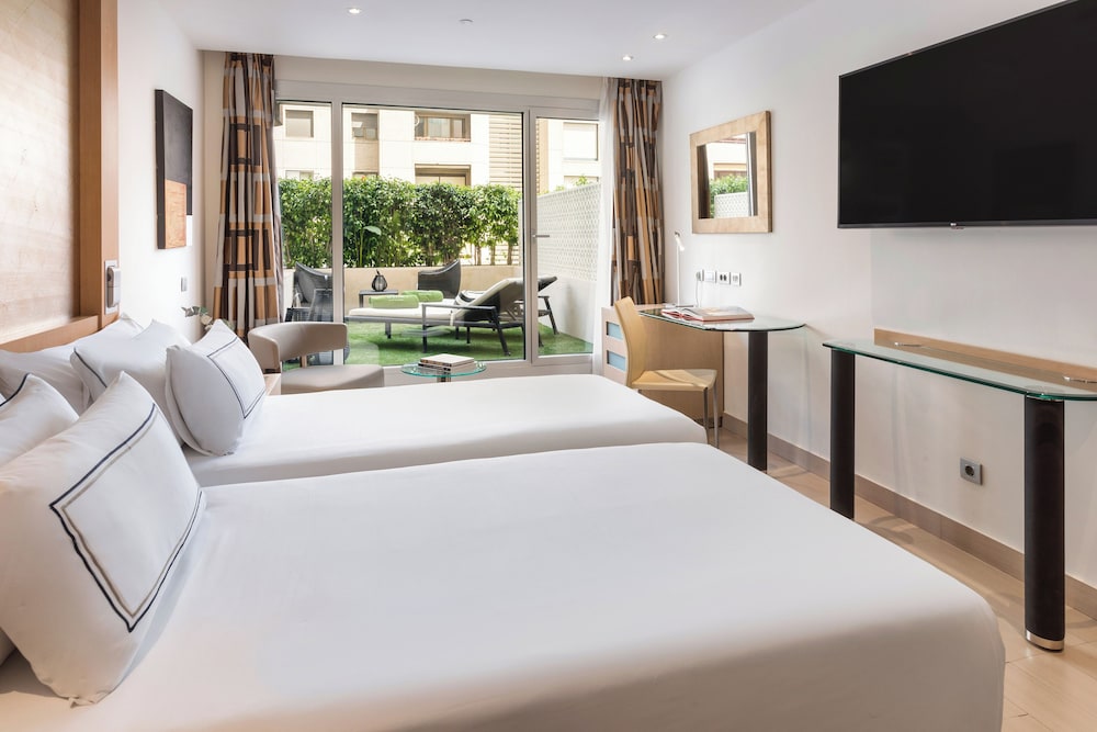 Melia, Queen Bed, Terrace