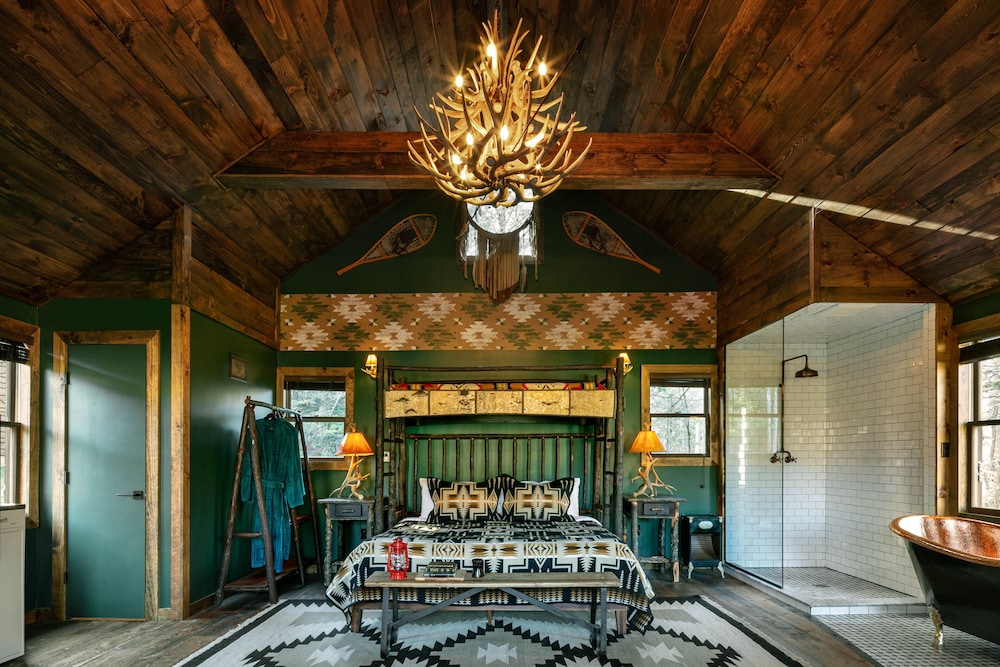 Urban Cowboy Lodge - Catskills 10/60