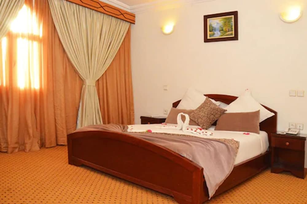 Omega Hotel 12/46