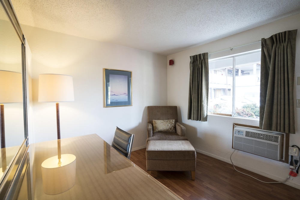 Seatac Inn and Airport Parking 31/44
