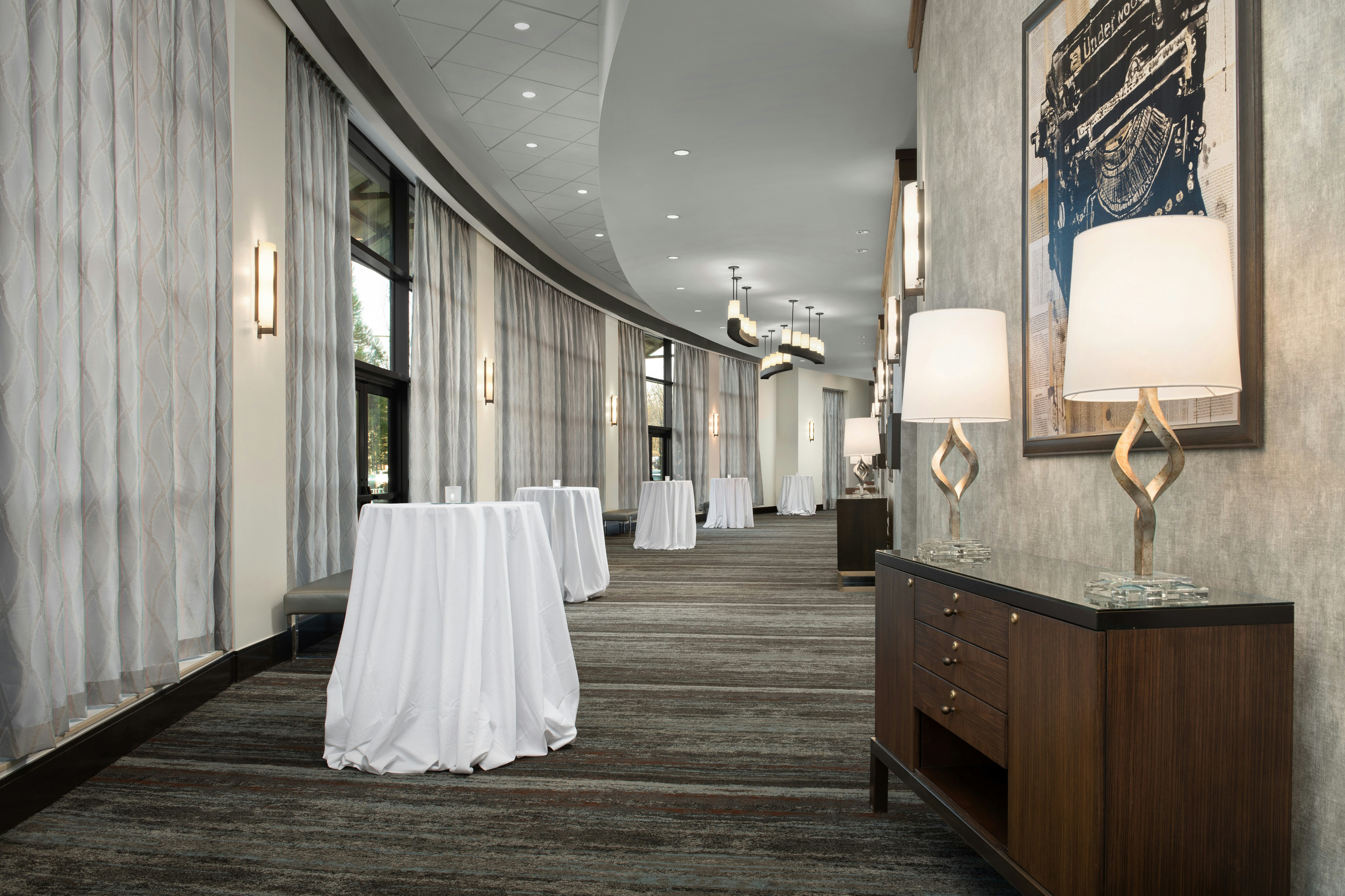 Embassy Suites Springfield 24/62