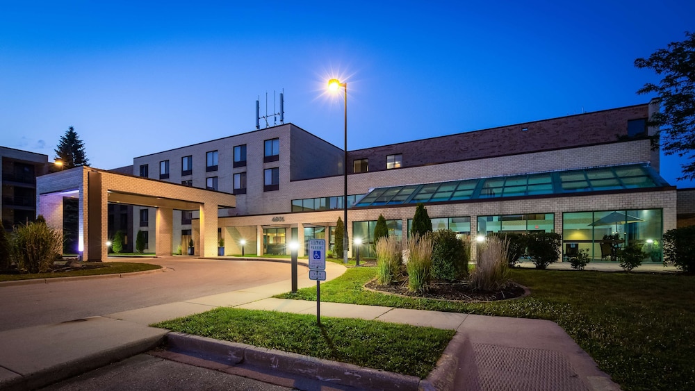 Best Western East Towne Suites 4/42