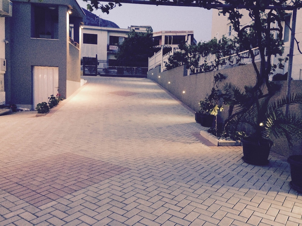 Apartments Kojic 67/75