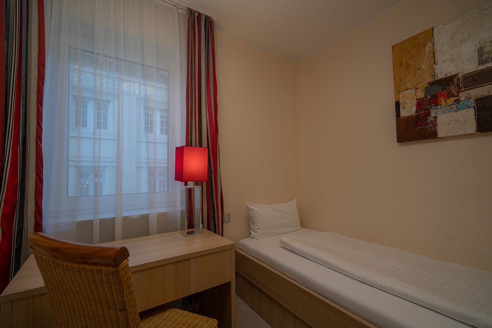 NP Hotel Konigshof 17/49