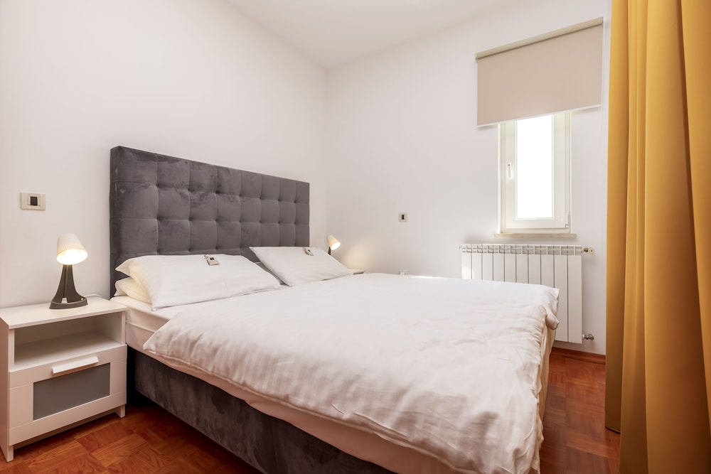 HOTEL MANORA 26/76