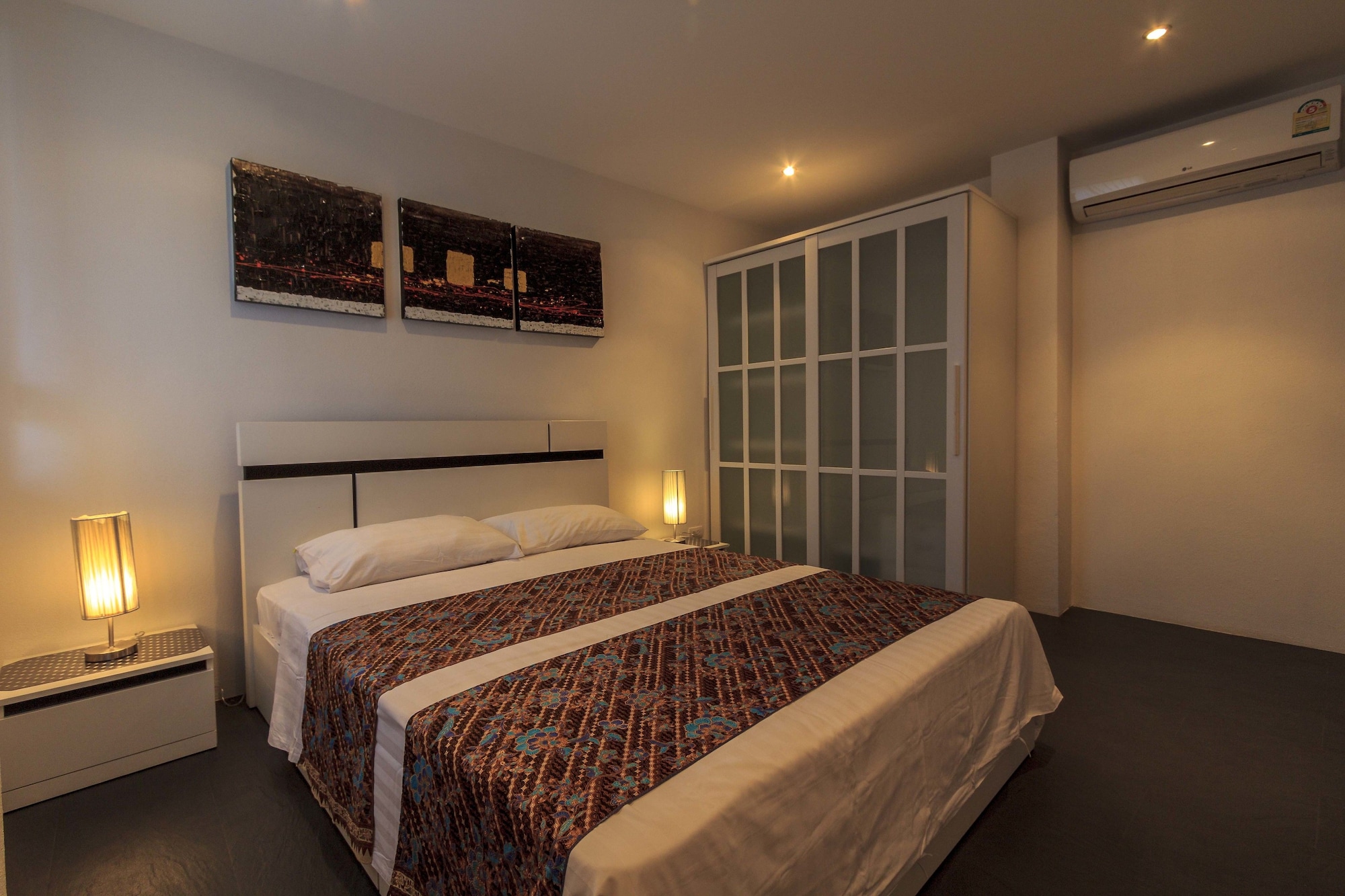 3 BEDROOMS, APARTMENT, POOL ACCESS