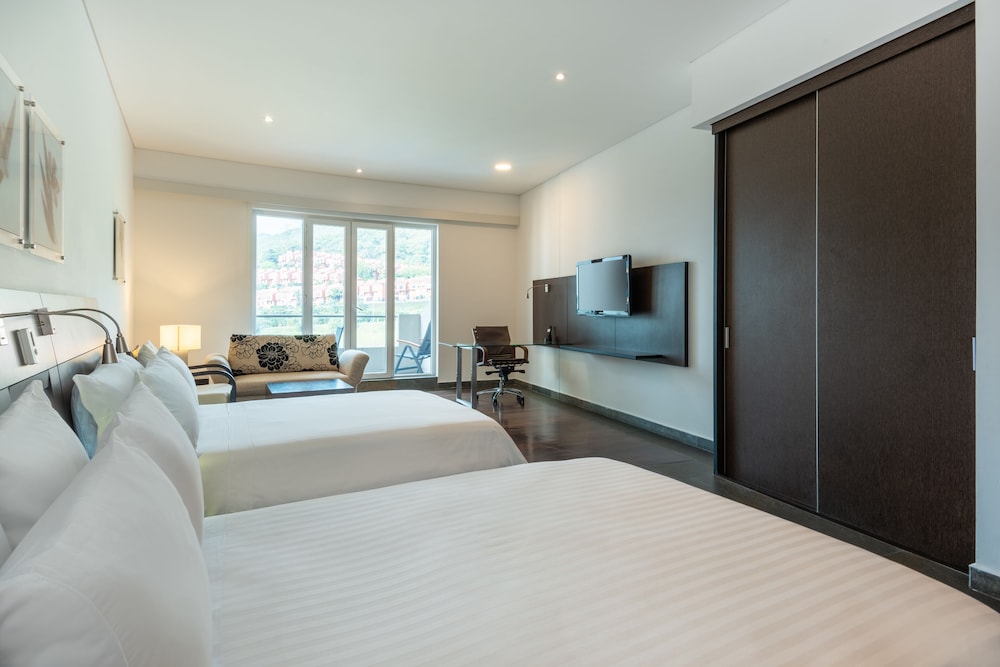 LUXURY, SUITE, 2 DOUBLE BEDS, BALCONY