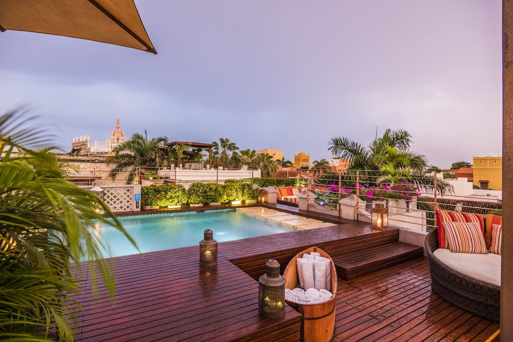 Ananda Hotel Boutique 13/70