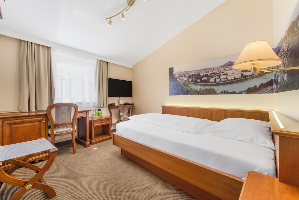 ROOM, SINGLE, SEMI DOUBLE BED