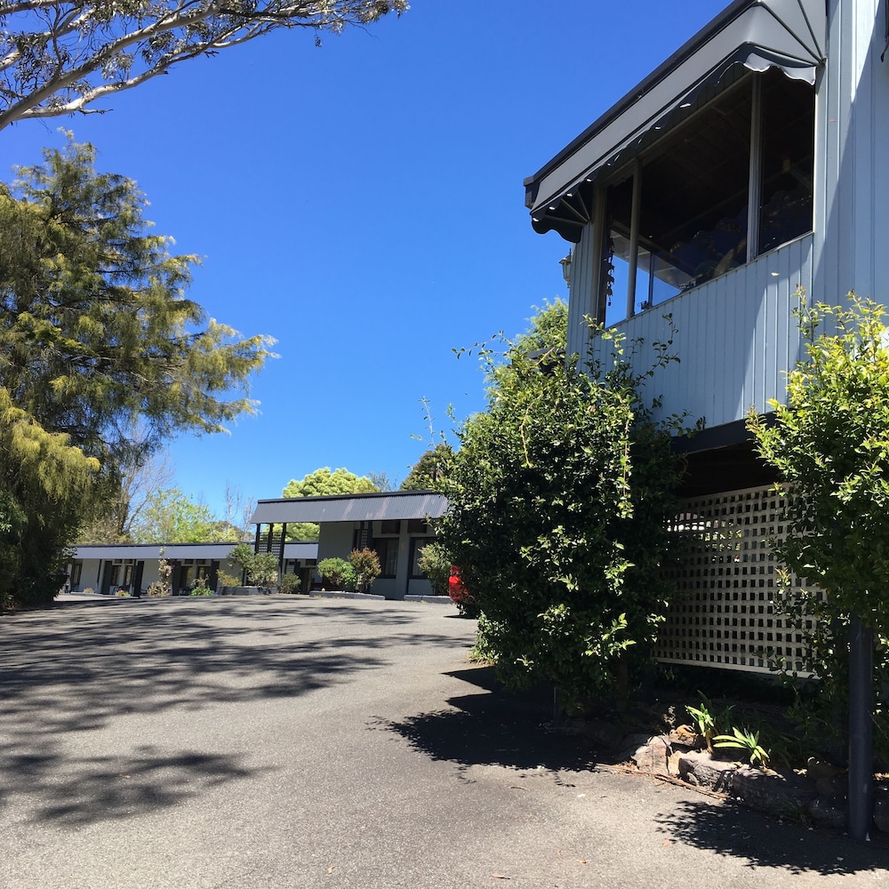 Sky Rider Motor Inn 58/69
