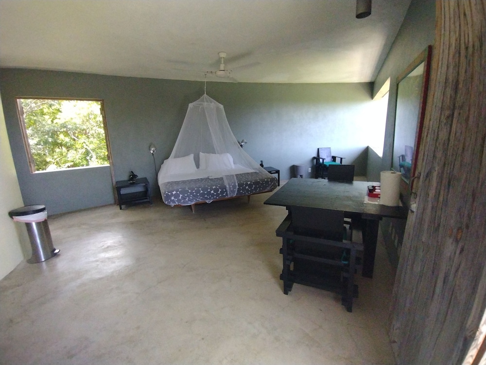 Hix Island House 36/50