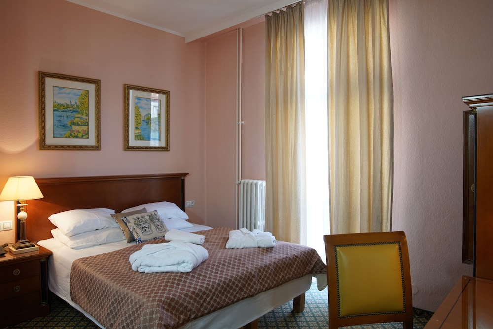SUPERIOR, DOUBLE OR TWIN BED, BALCONY