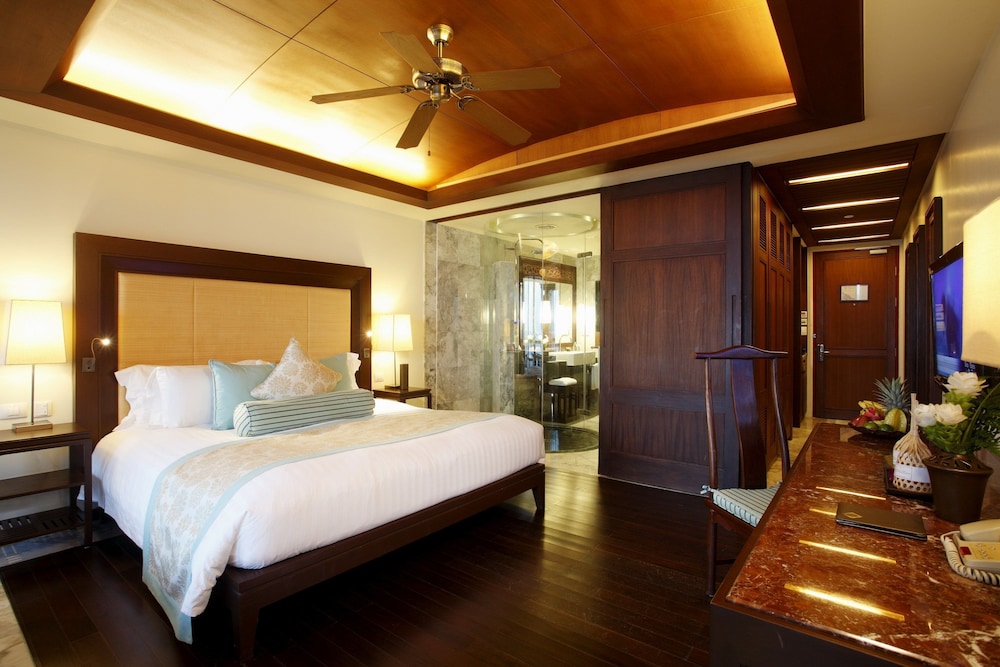 Centara Grand Beach Resort Phuket 18/85