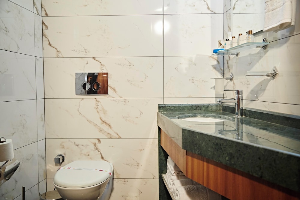 Ilkbal Deluxe Hotel & Spa Istanbul 61/65