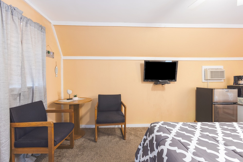 Parkside Motel by OYO Meadville Conneaut Lake 33/50