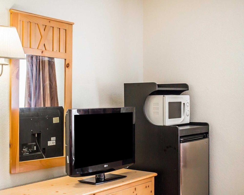 Quality Inn Elyria 23/35