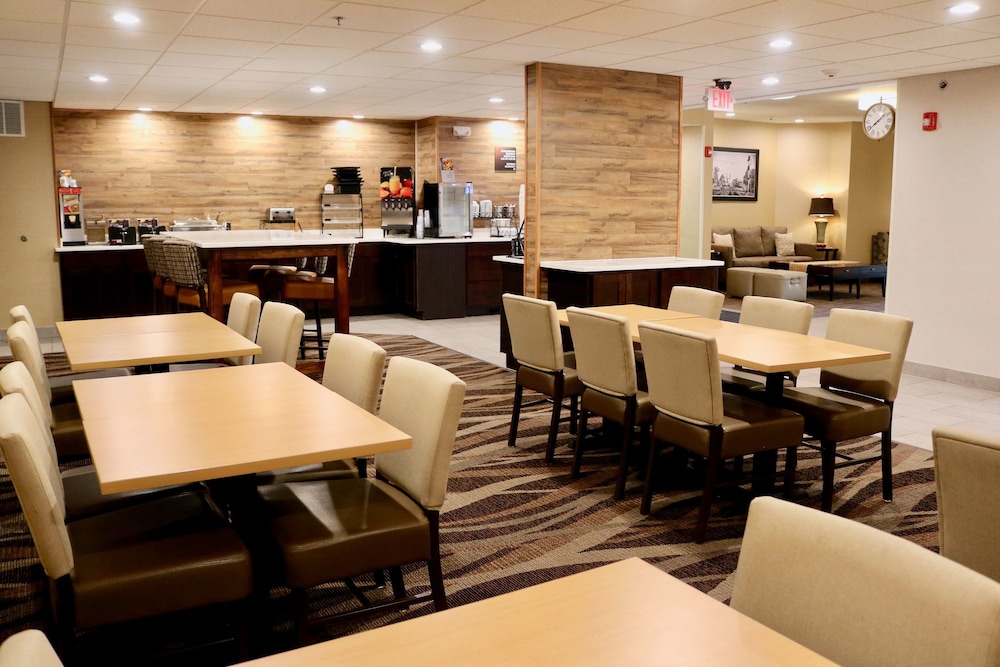 Best Western Fostoria Inn & Suites 15/18
