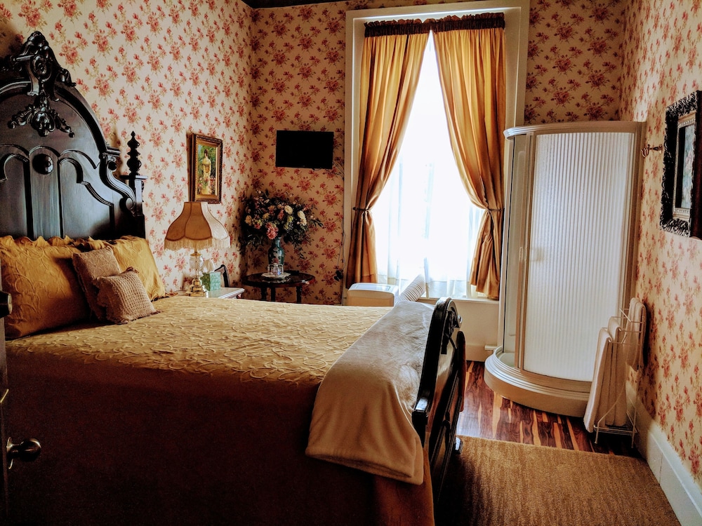 Design, Queen Bed