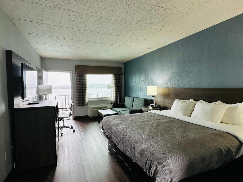 Room, King Bed, Lake Front, Top Floor