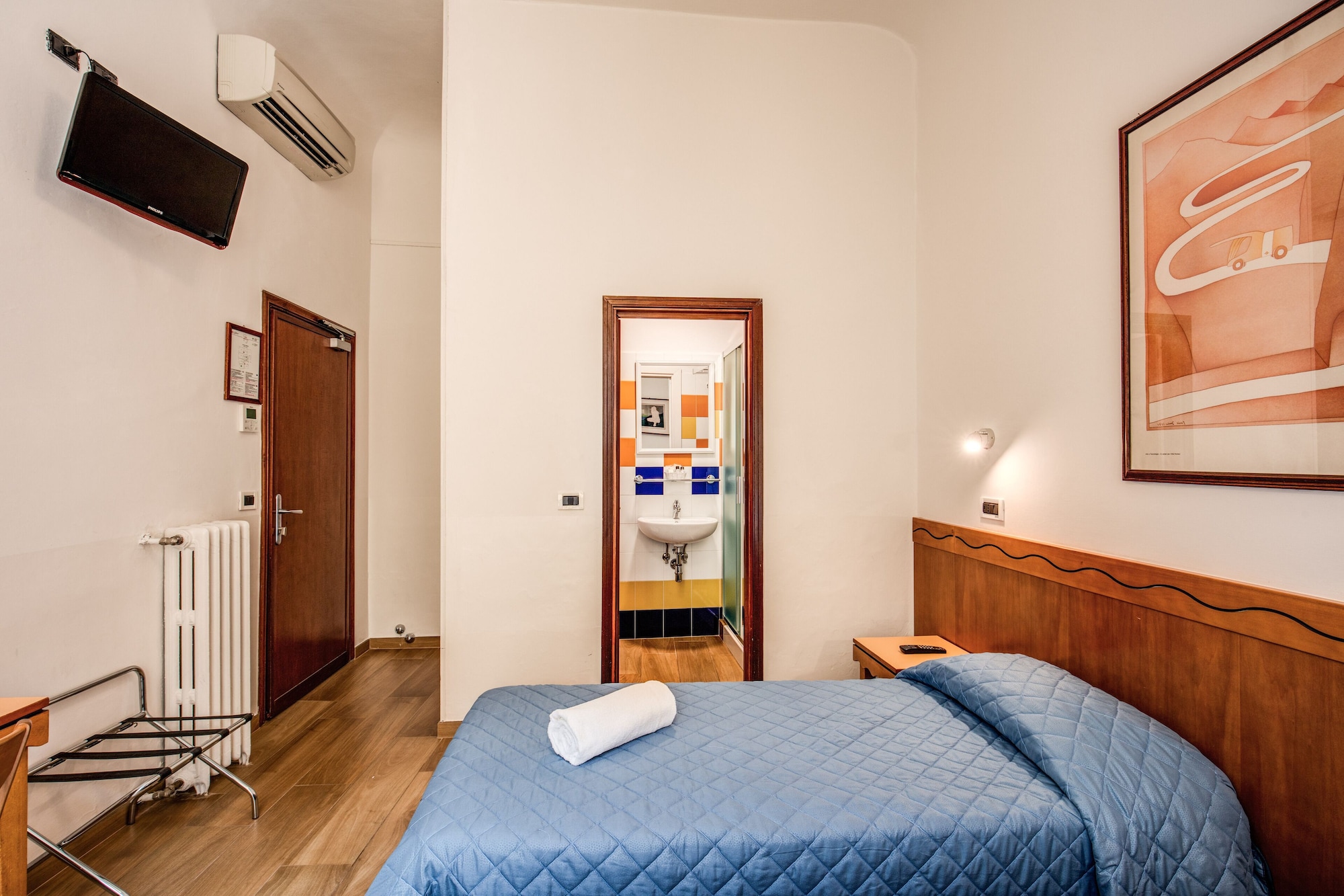 ROOM, SINGLE