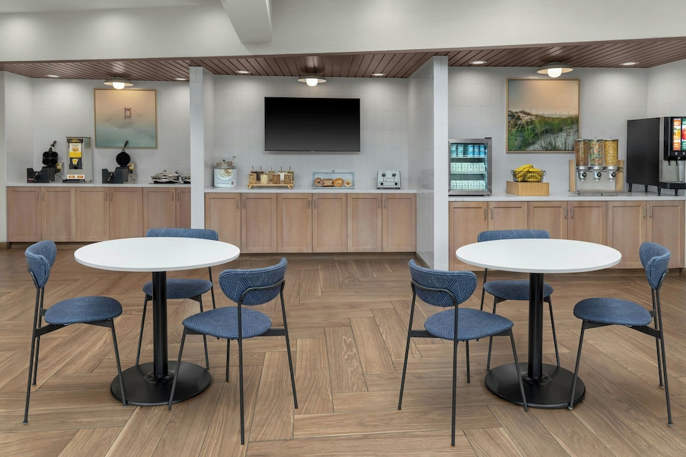 Fairfield Inn And Suites By Marriott San Francisco Pacifica Ex Holiday Inn Express Hotel Suites 37/50