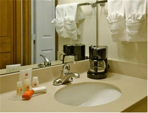 Ramada Limited Indianapolis West 17/17