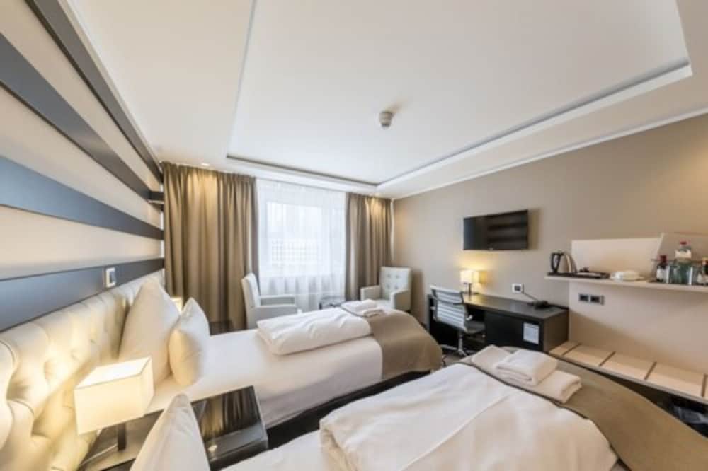 Skyline Hotel 26/66