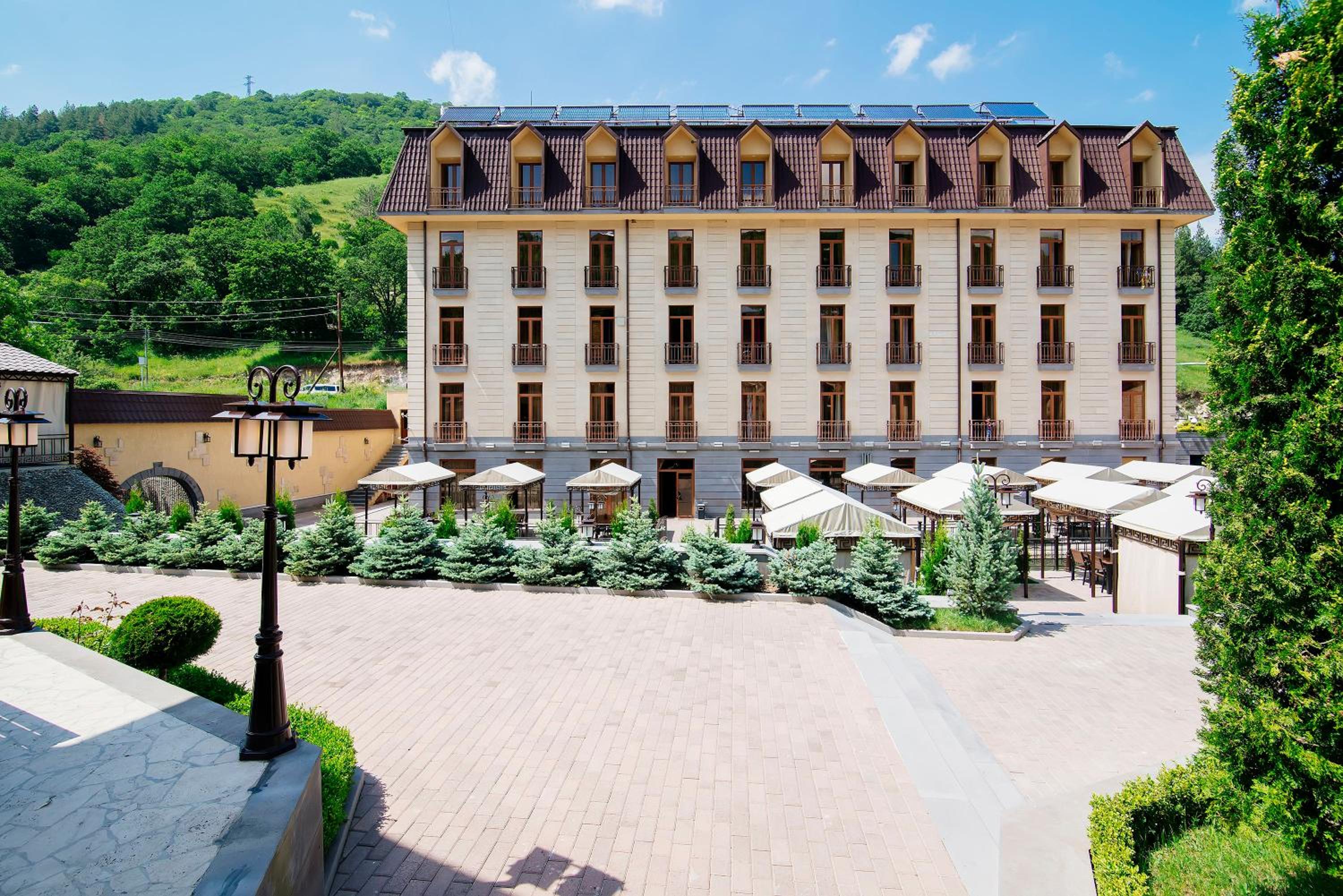 Elegant Hotel & Resort in TSAGHKADZOR