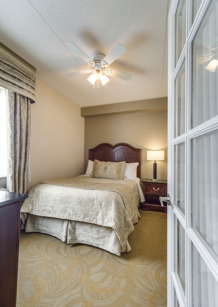 Monte Carlo Inns And Suites Downtown Markham 13/68