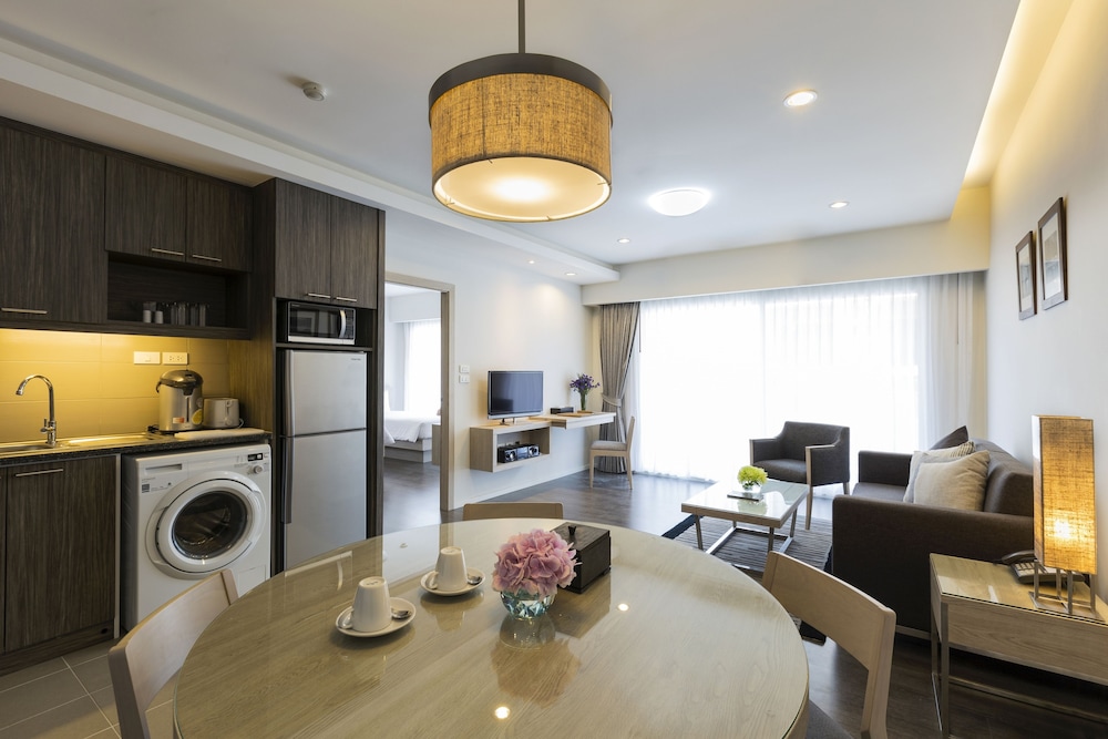 Kantary 304 Hotel 25/35