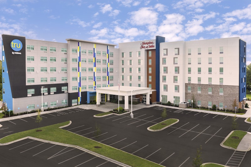 Hampton Inn Suites Charlotte Airport Lake Pointe 37/38