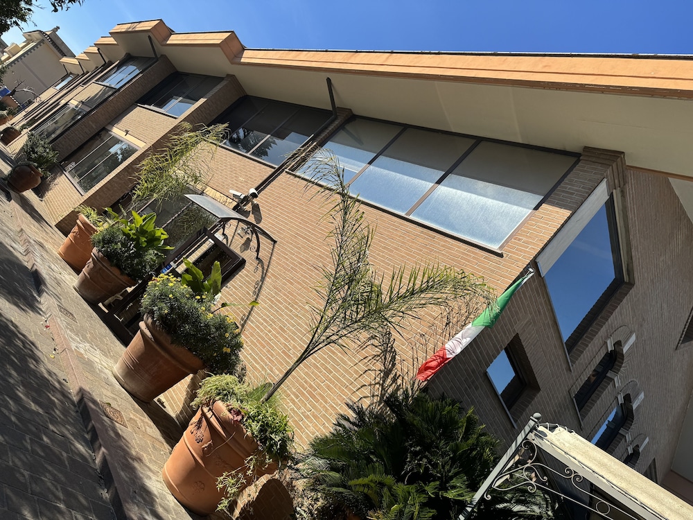 Euro House Inn Airport Hotel Residence 7/72