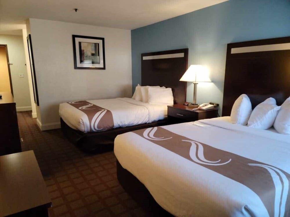 Quality Inn Mammoth Lakes 11/37