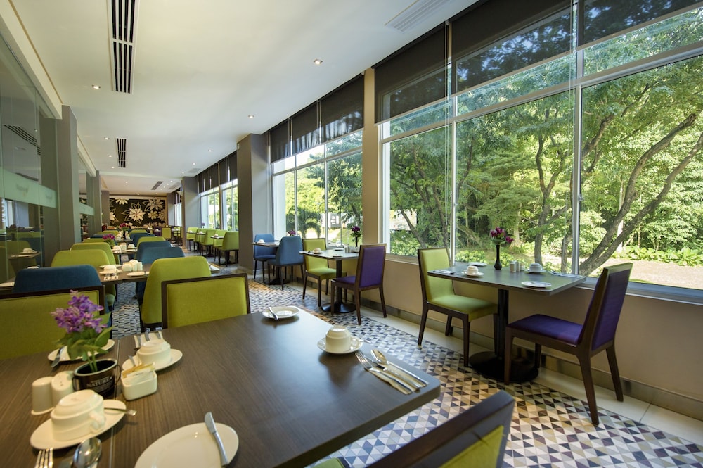 Mercure Kota Kinabalu City Centre 46/65