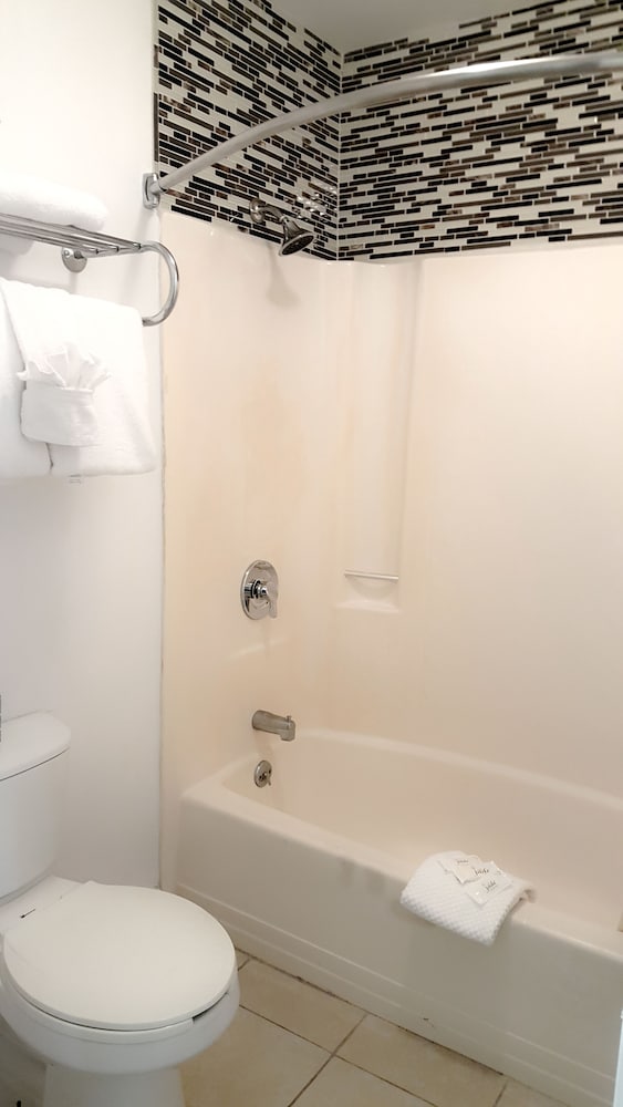 Red Roof Inn Kissimmee, FL 16/37
