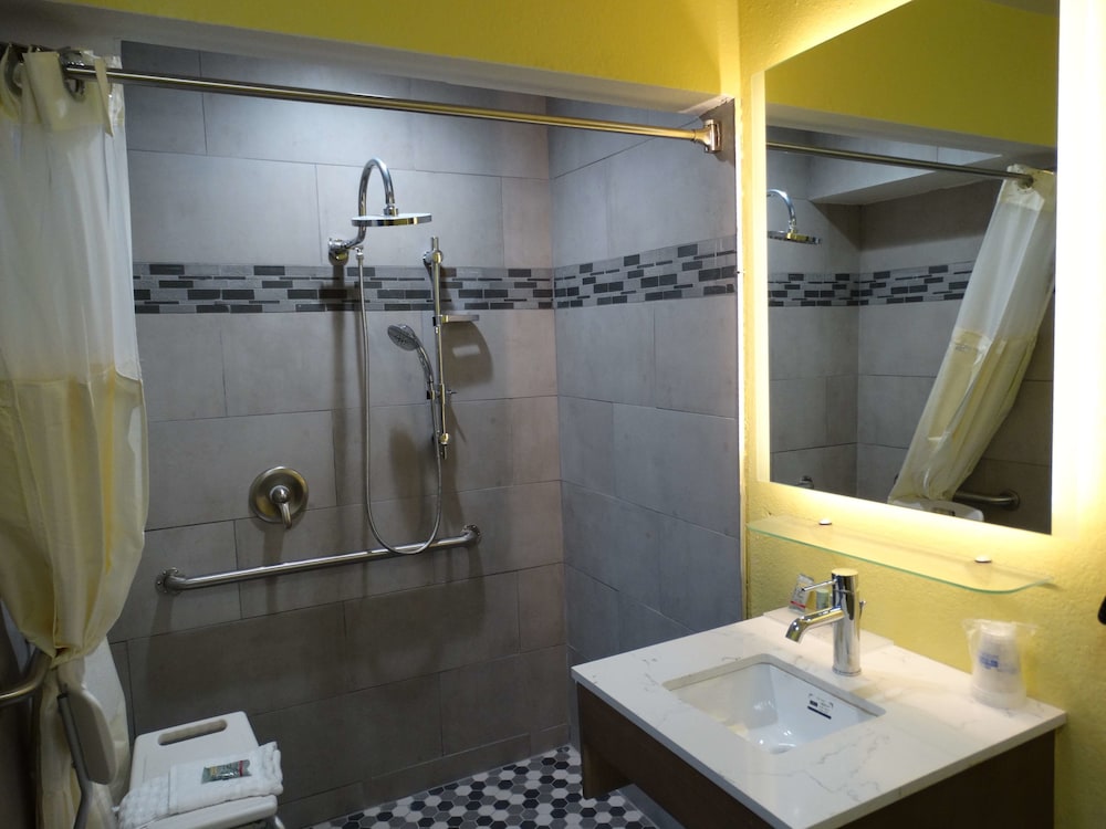 Best Western Dewitt 16/42