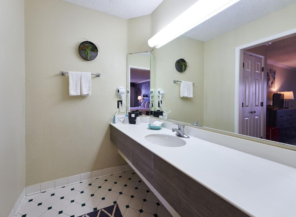 San Mateo Inn 32/36