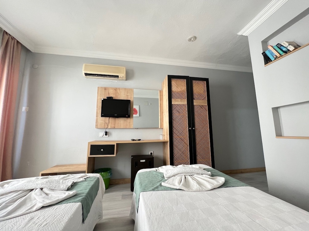 Ibrahim Bey Hotel 11/50