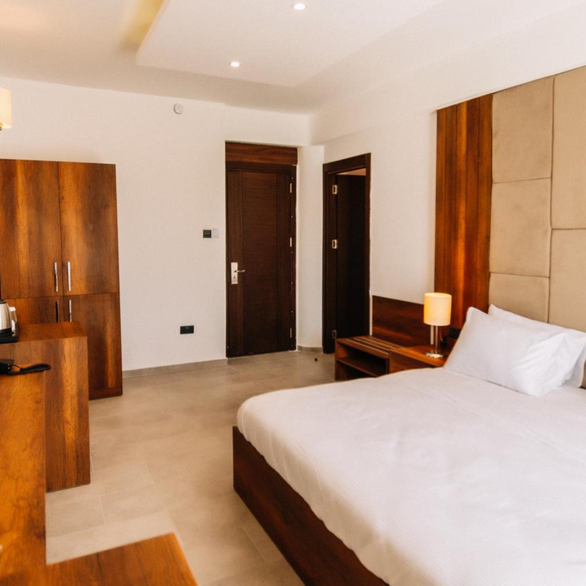 Cezars Airport Hotel 6/34